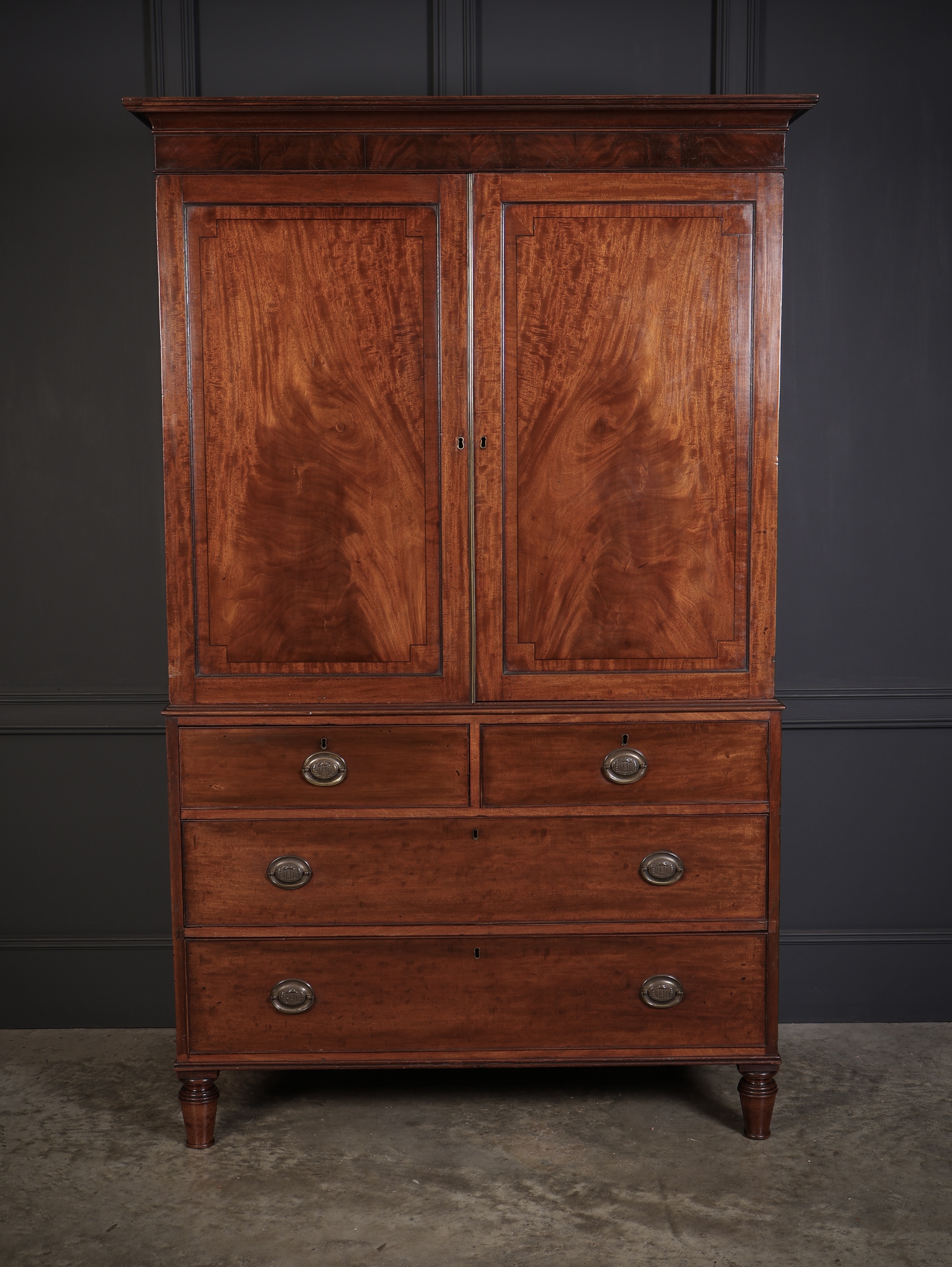 Georgian Mahogany Gentlemans Wardrobe 18th century Antique Cupboards 6